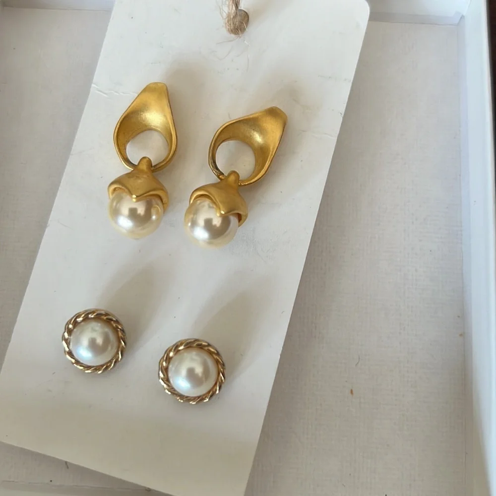 Pearl and gold colored 2 pair of earrings